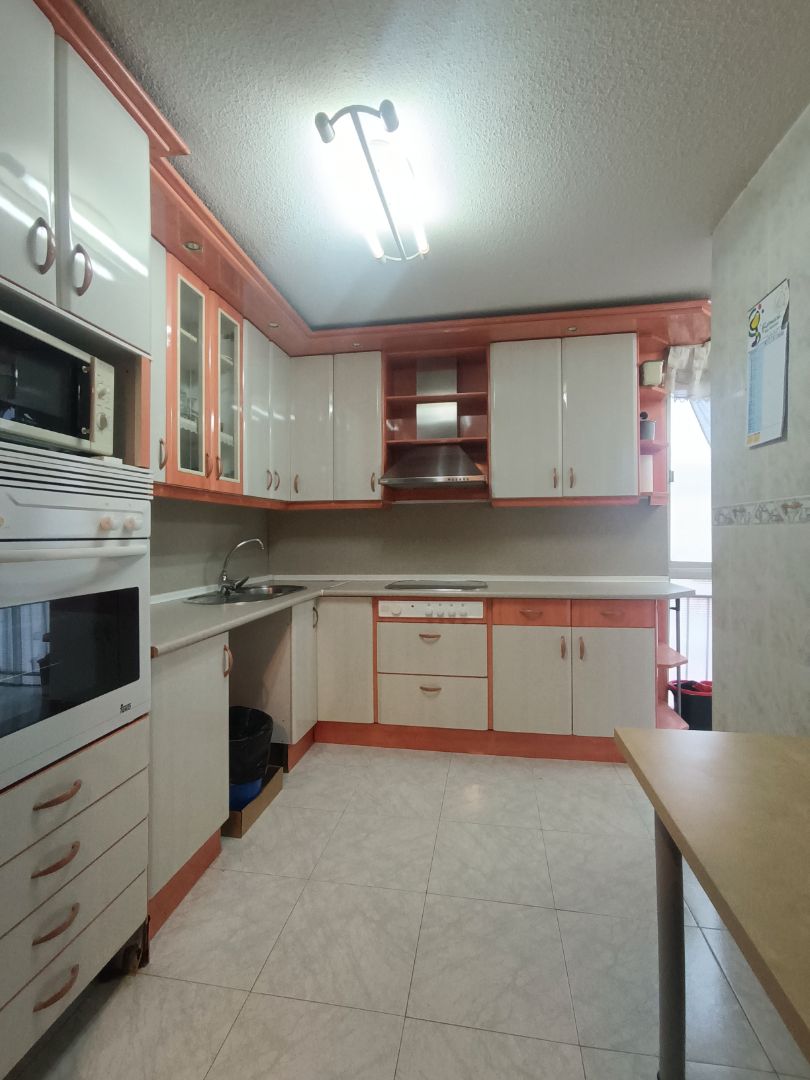 Cuina de Pis en venda en Parla amb Aire condicionat, Calefacció i Parquet