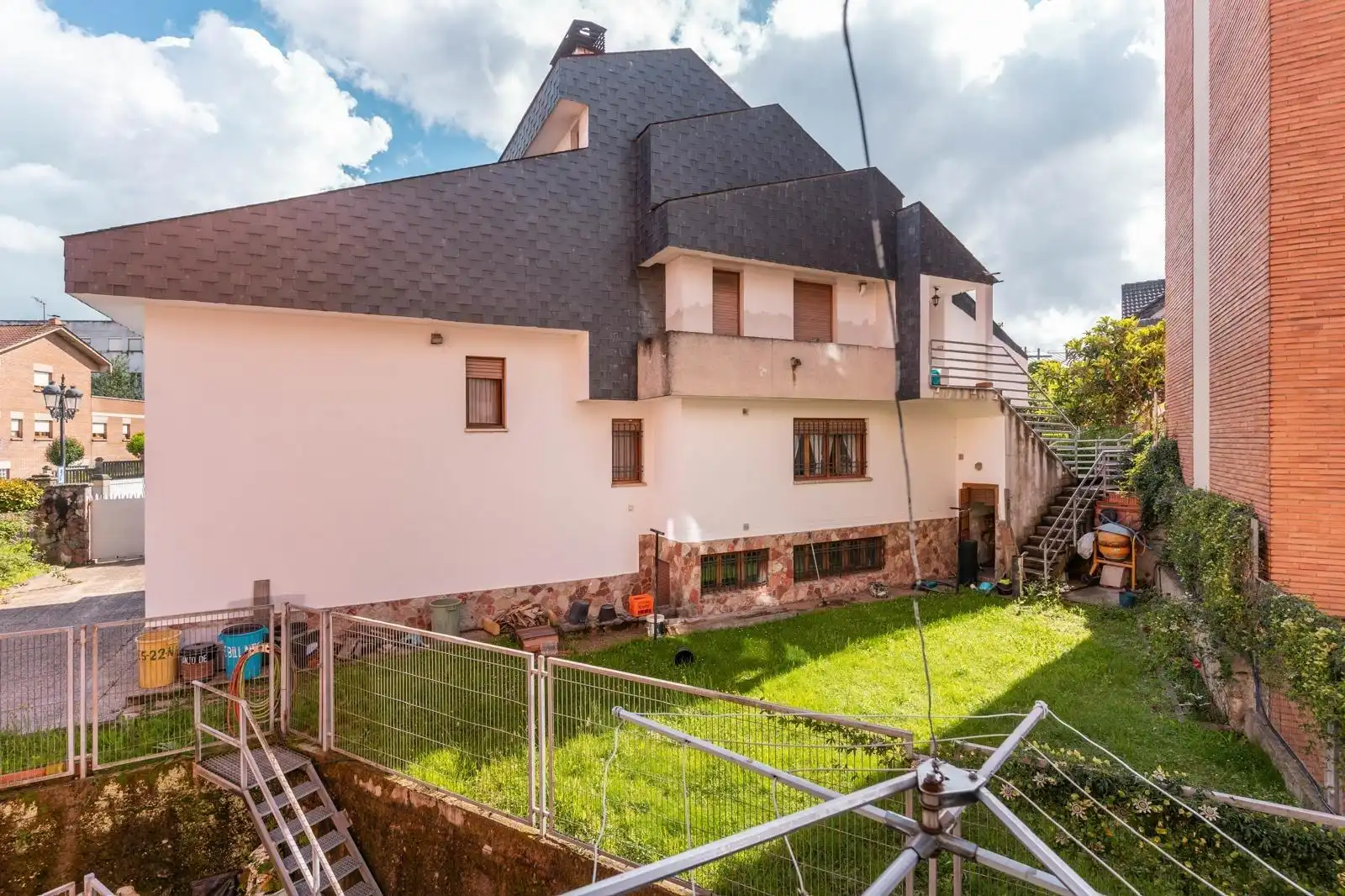 Vista exterior de Apartament en venda en Oviedo  amb Calefacció i Moblat