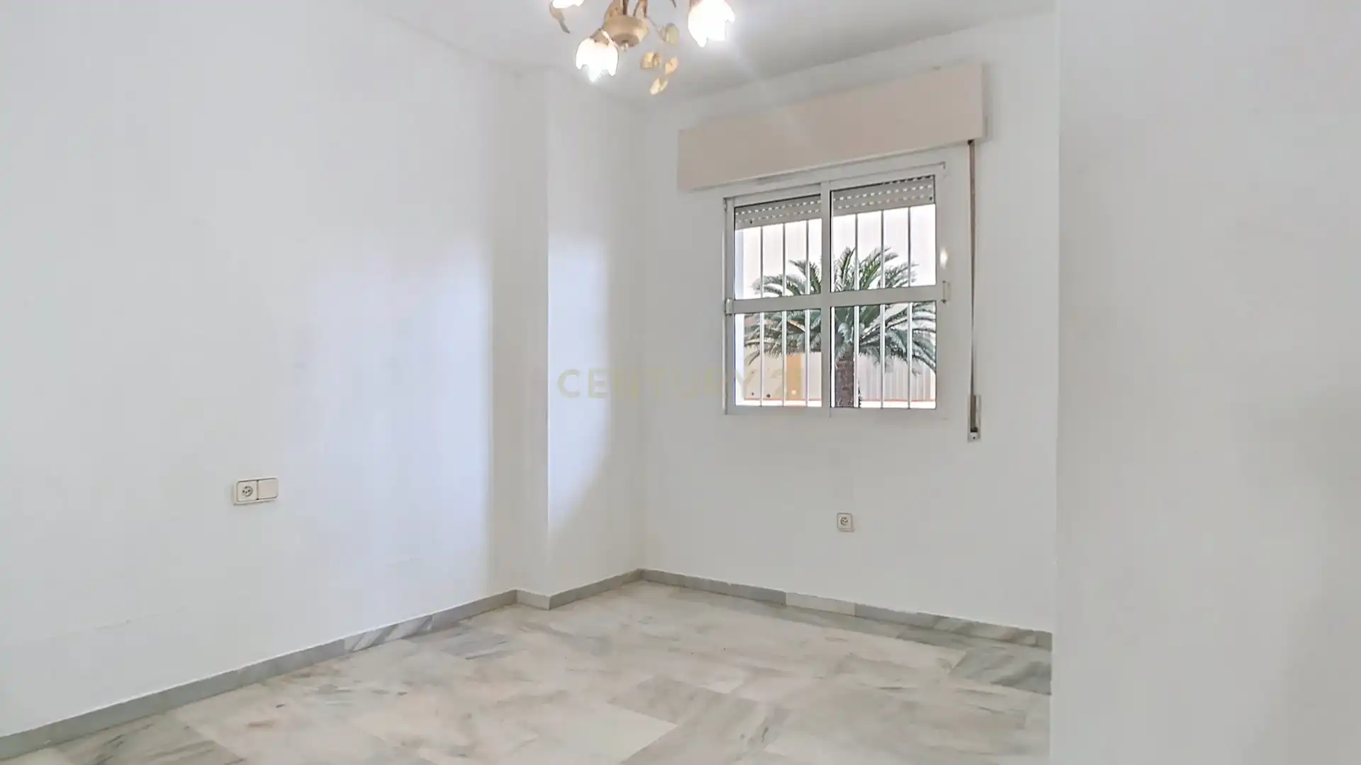 Habitación de Apartamento en venta en Fuengirola con Jardín privado, Trastero y Piscina