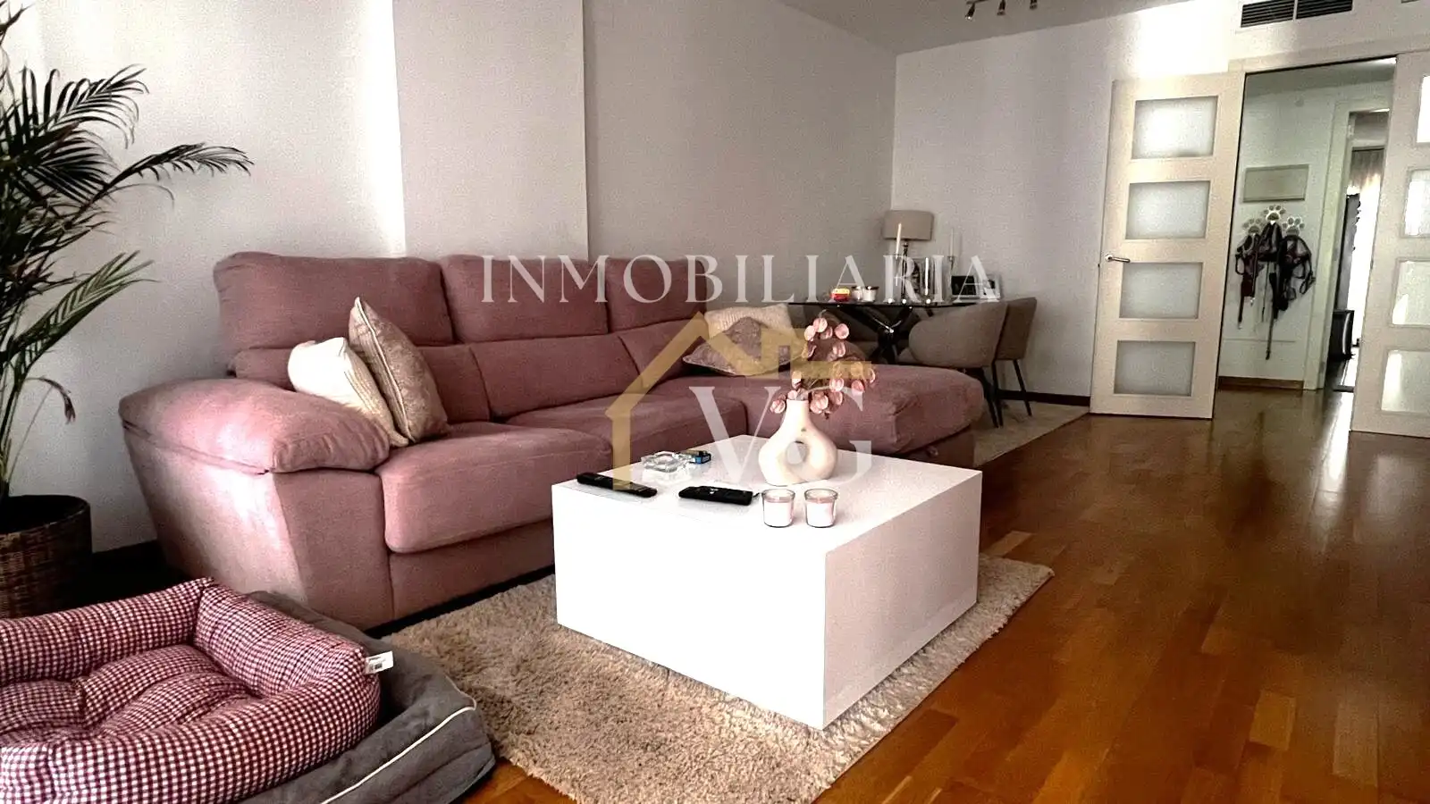 Sala d'estar de Pis en venda en Guillena amb Parquet, Traster i Piscina