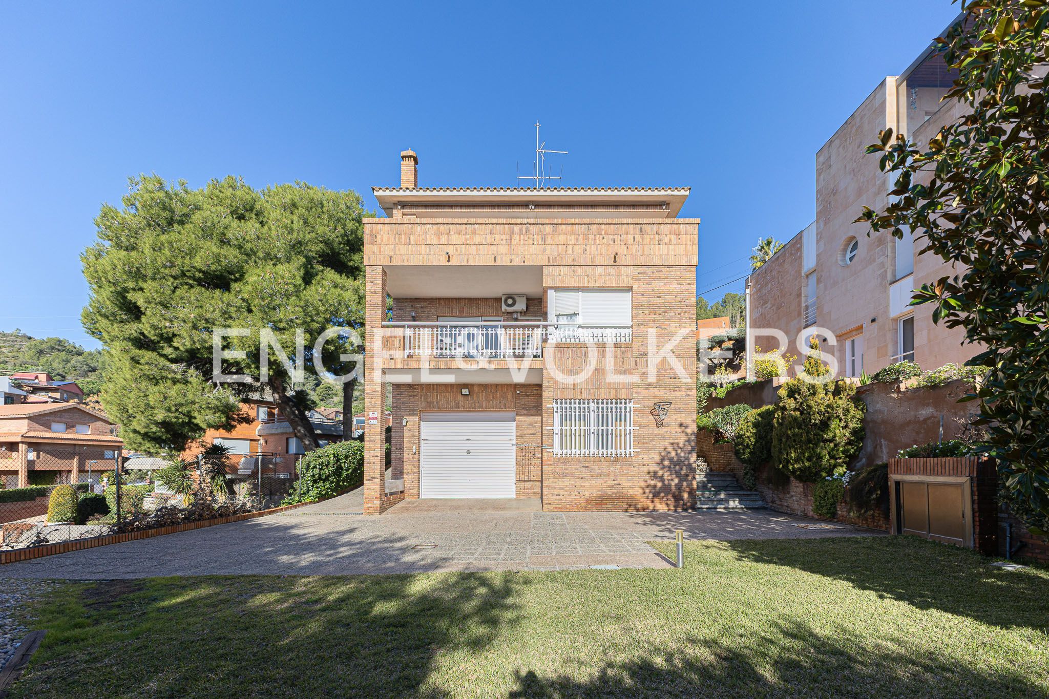 Exterior view of House or chalet for sale in Sant Just Desvern  with Air Conditioner, Heating and Private garden