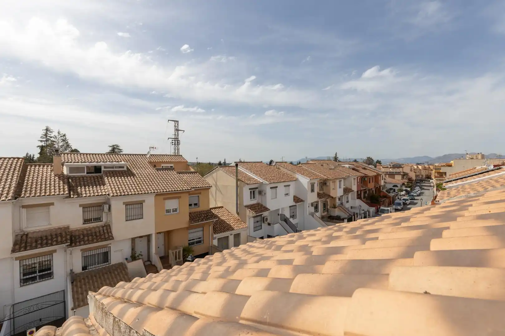 Vista exterior de Casa adosada en venta en Churriana de la Vega con Aire acondicionado, Calefacción y Terraza