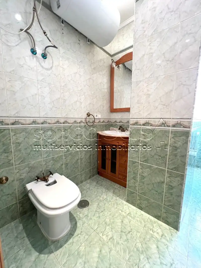 Bathroom of Flat for rent in Madrid  with Air Conditioner, Heating and Terrace