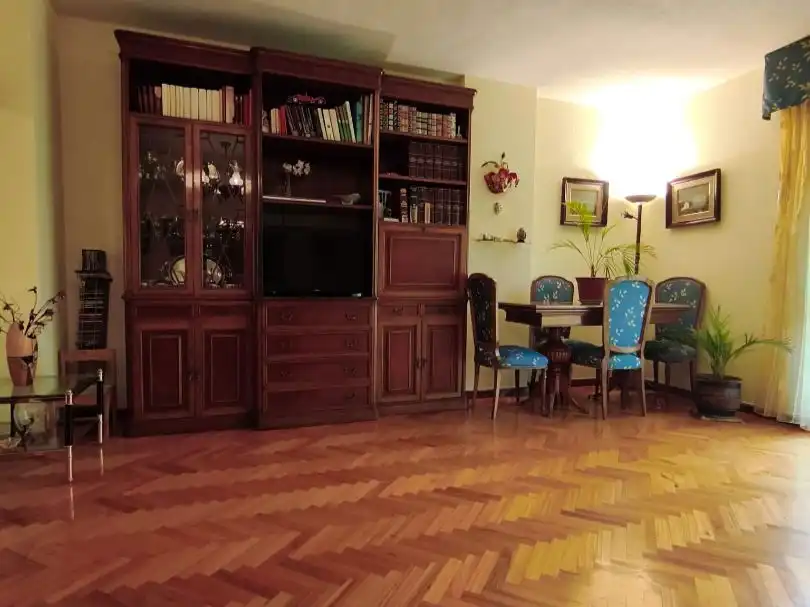 Sala de estar de Piso en venta en  Madrid Capital con Aire acondicionado y Balcón
