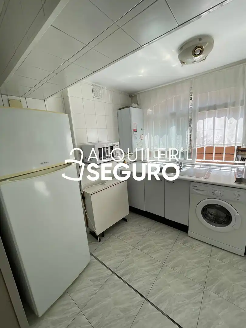 Cocina de Piso de alquiler en Madrid con Calefacción, Terraza y Amueblado