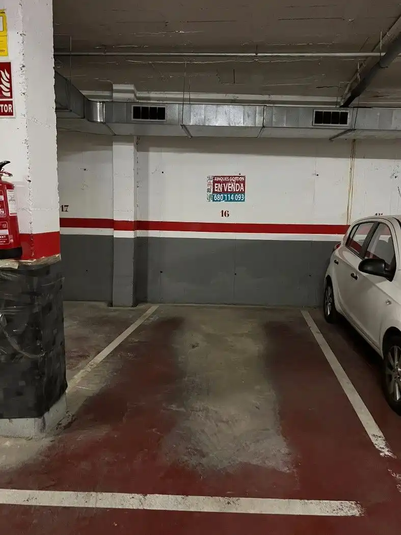 Einzelparkplatz zum Verkauf in Carrer Andorra