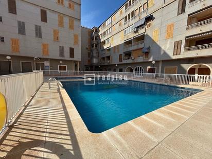 Piscina de Pis en venda en Torrevieja amb Terrassa, Piscina i Moblat