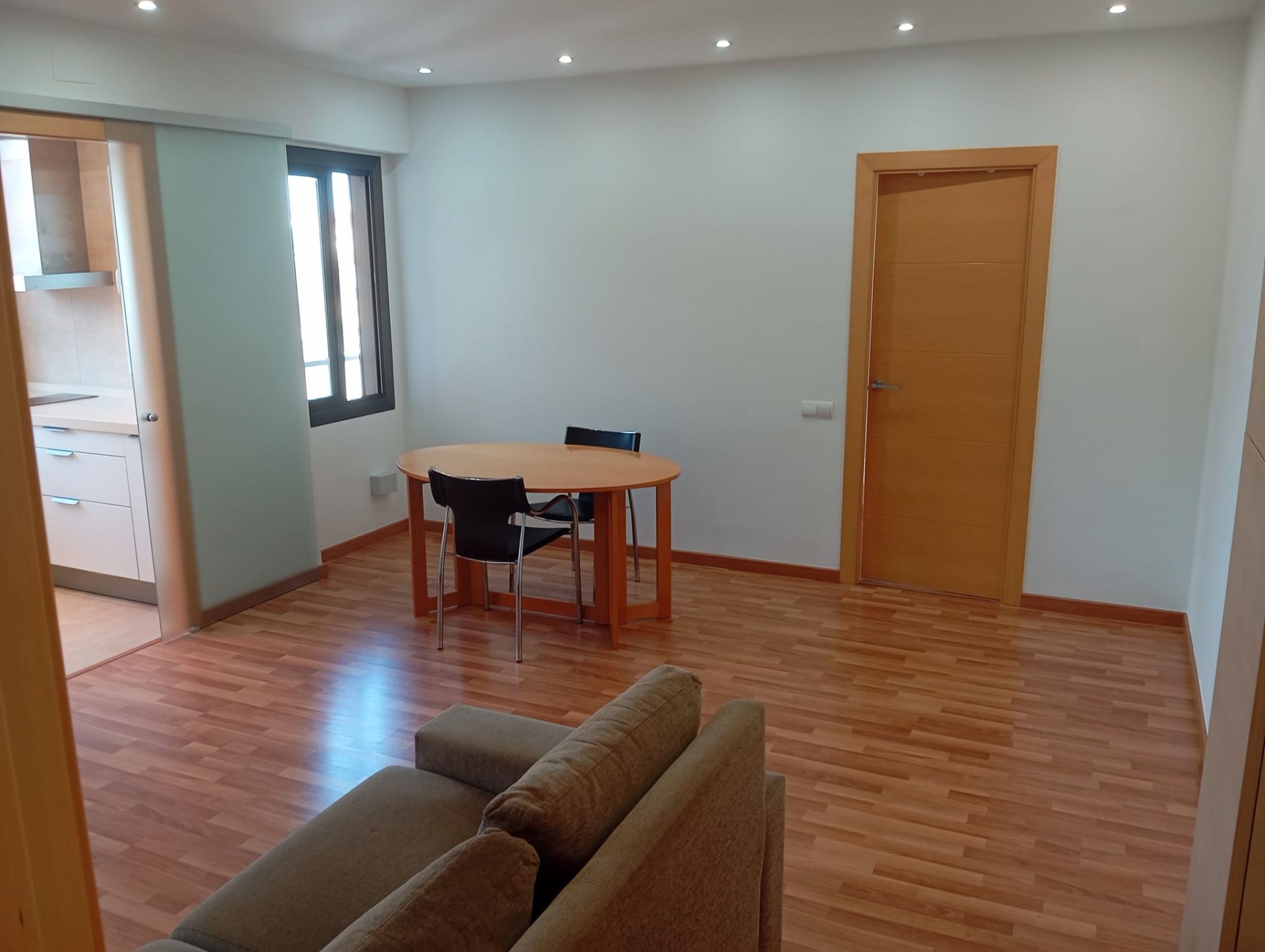Living room of Flat to rent in  Barcelona Capital  with Parquet flooring and Oven