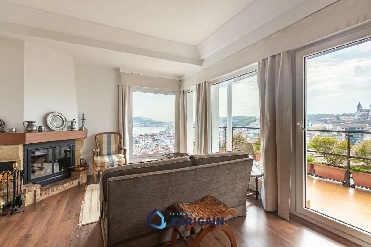 Sala de estar de Dúplex en venta en Donostia - San Sebastián  con Calefacción, Jardín privado y Terraza