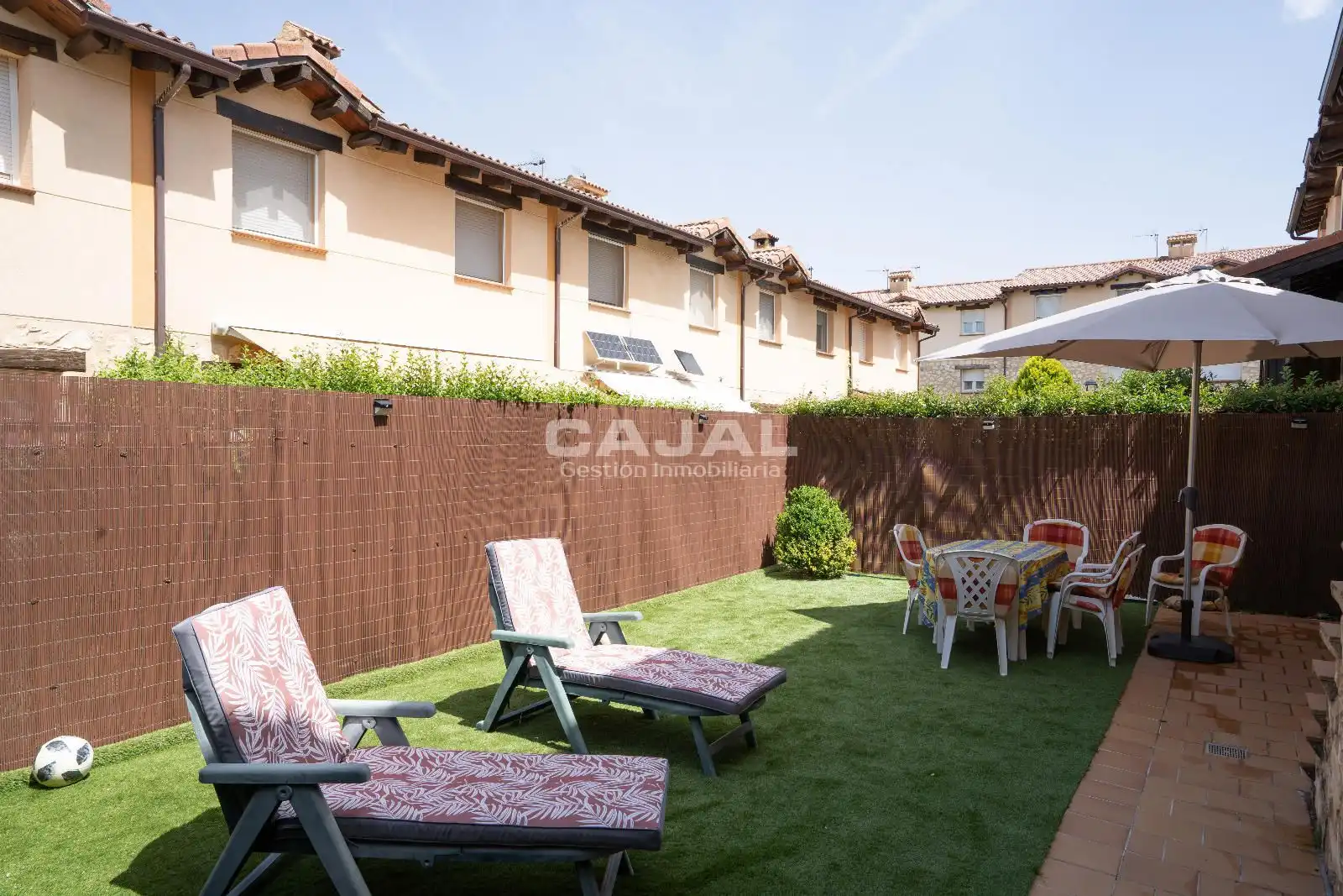 Terraza de Casa adosada en venta en Riaza con Calefacción y Jardín privado