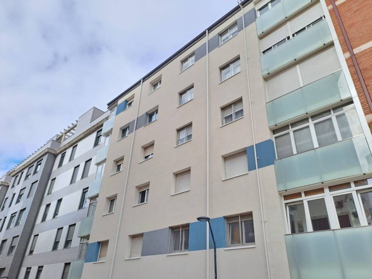 Vista exterior de Pis en venda en Burgos Capital amb Calefacció, Parquet i Terrassa