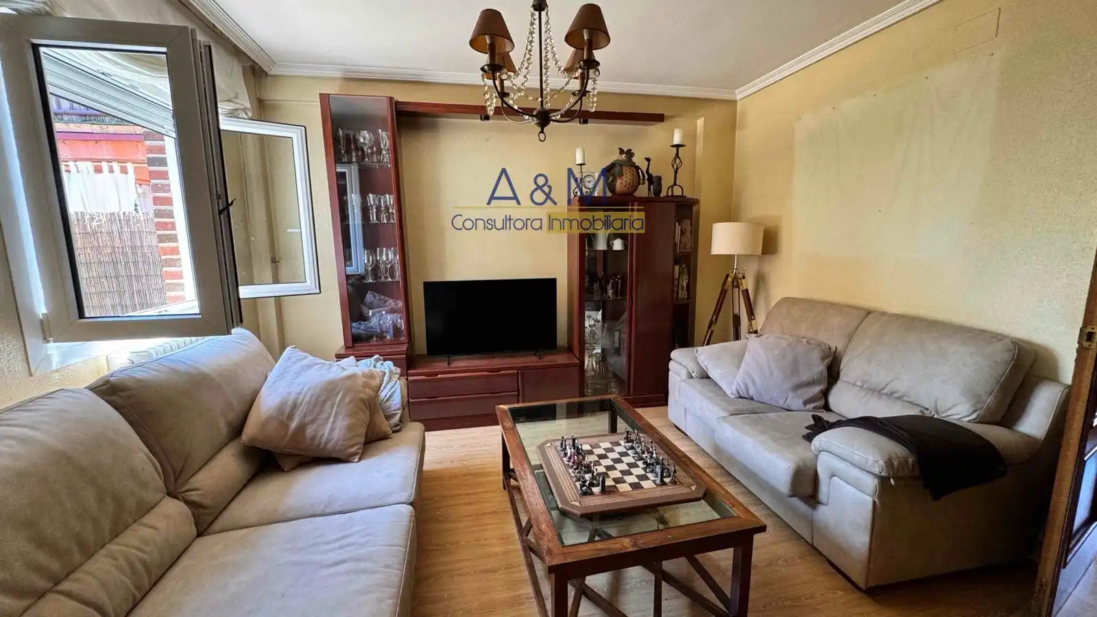 Sala de estar de Casa adosada en venta en Cistérniga con Calefacción, Jardín privado y Terraza