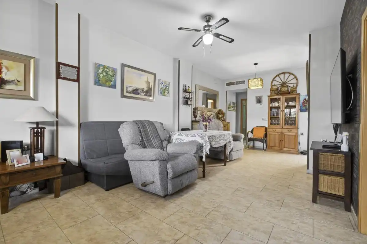 Erdgeschoss zum Verkauf in  Sevilla Capital mit Klimaanlage, Heizung und Terrasse