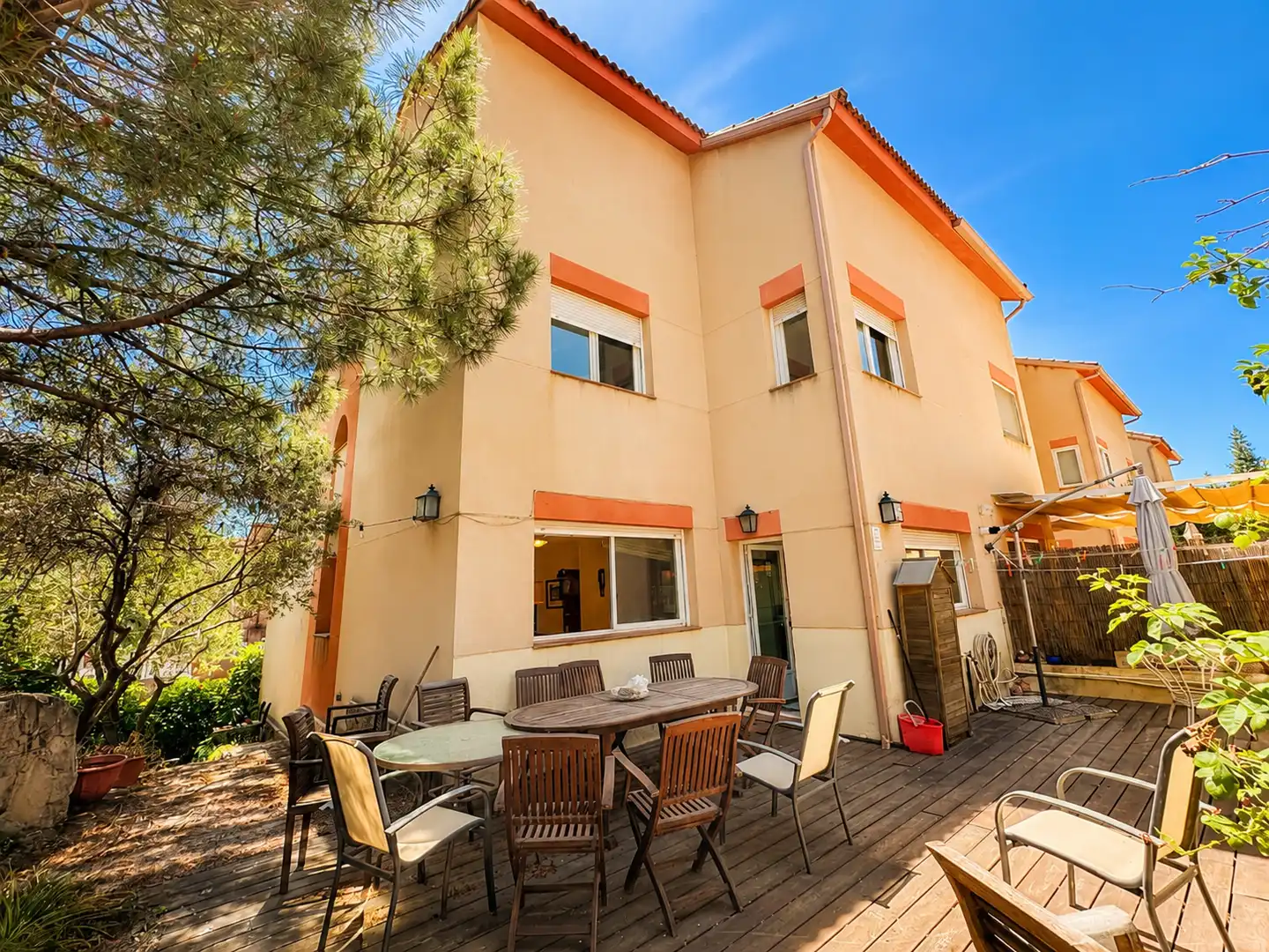Vista exterior de Casa adosada en venta en Torrelodones con Piscina comunitaria