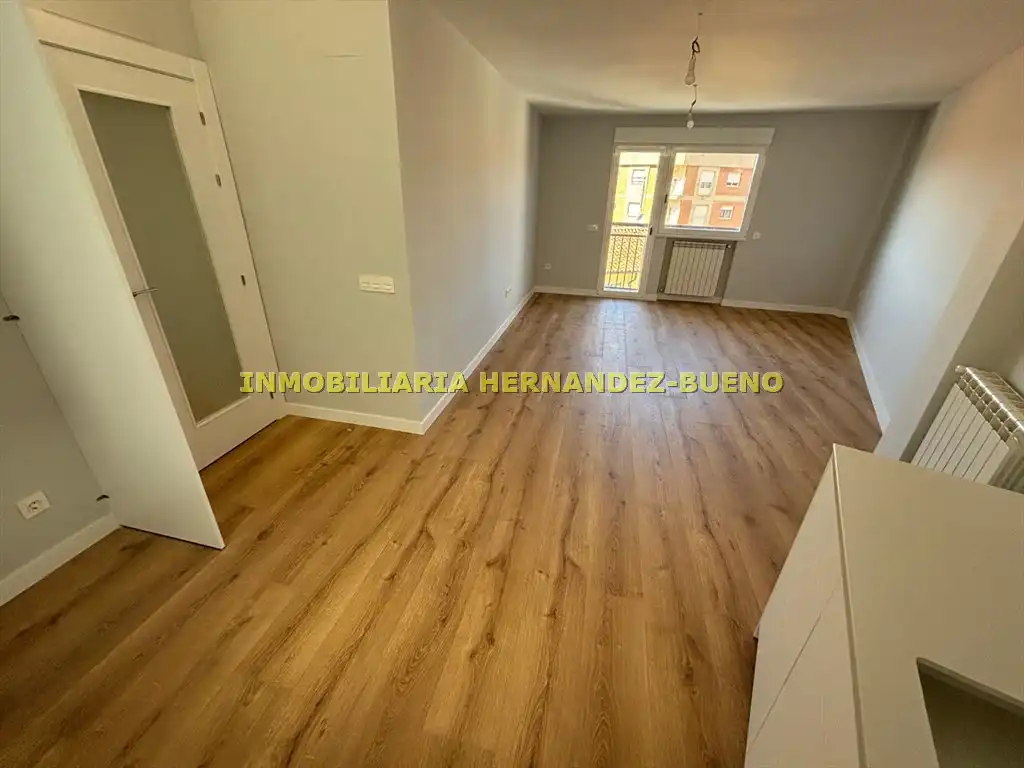 Bedroom of Flat for sale in Salamanca  with Air Conditioner, Heating and Balcony