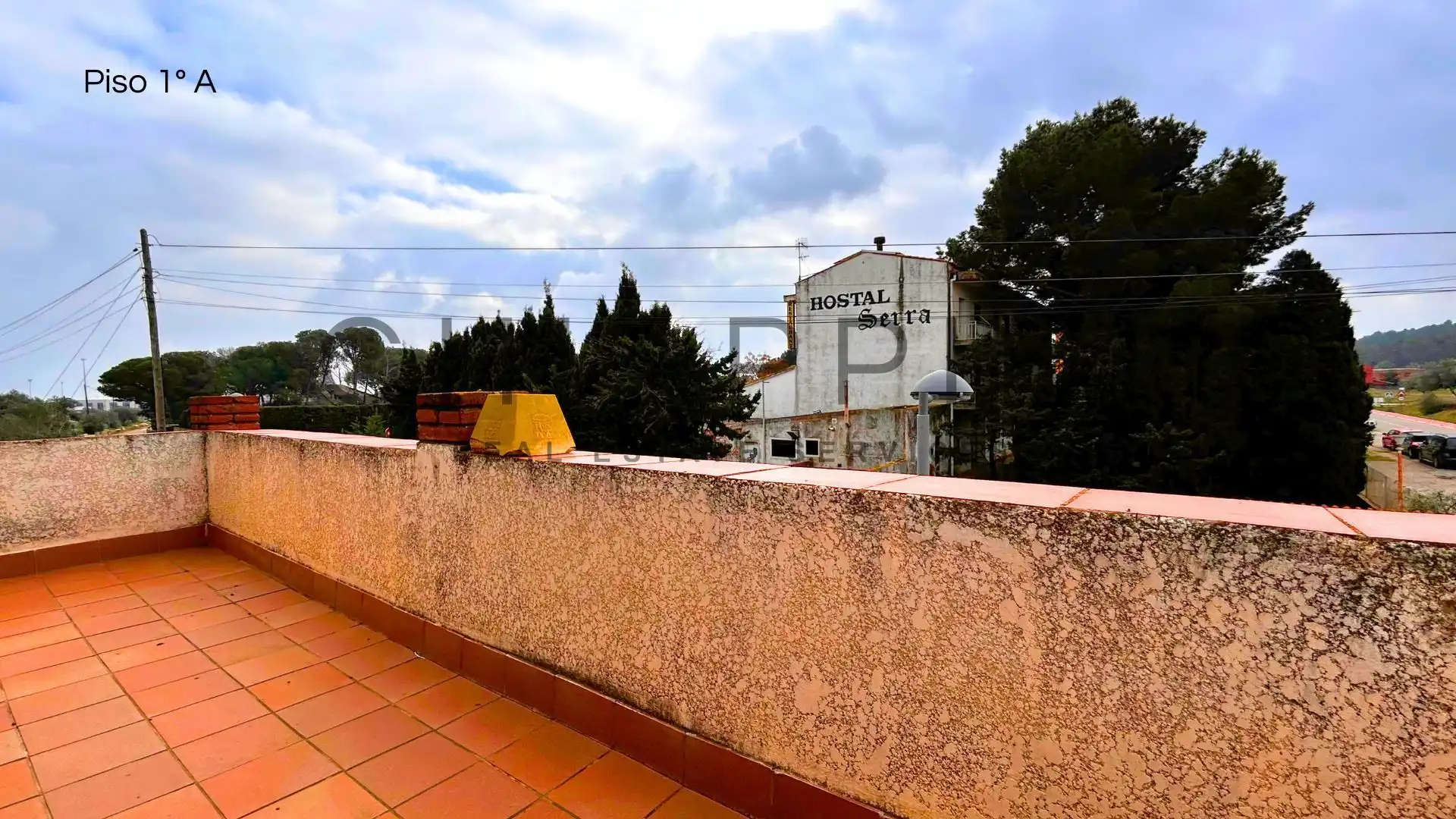 Vista exterior de Local en venda en Pont de Molins amb Aire condicionat