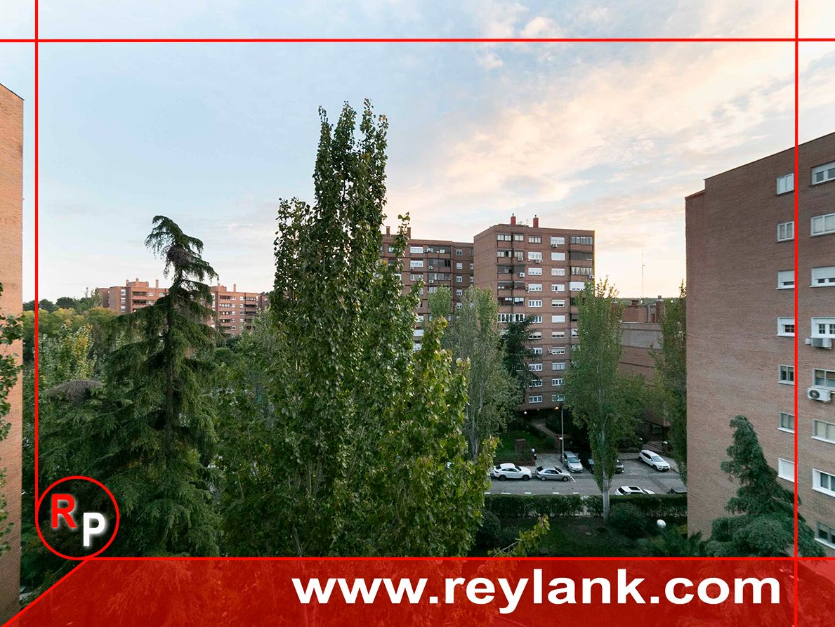Flat for sale in Calle de Honduras, Valleaguado - La Cañada