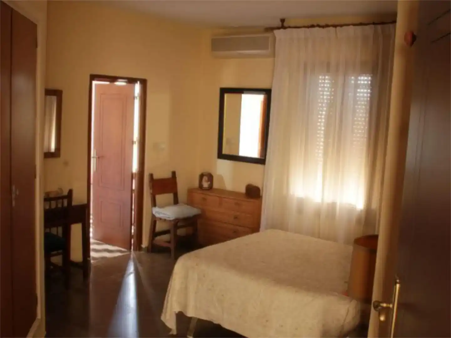 Habitación de Casa o chalet de alquiler en Alcalá de Guadaira con Aire acondicionado, Jardín privado y Piscina