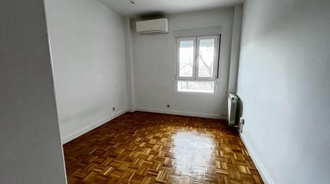 Photo 5 of Flat for rent in Calle Añastro, Apóstol Santiago,  Madrid Capital