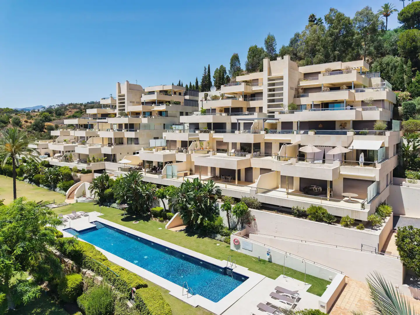 Vista exterior de Apartamento en venta en Marbella con Aire acondicionado, Terraza y Piscina
