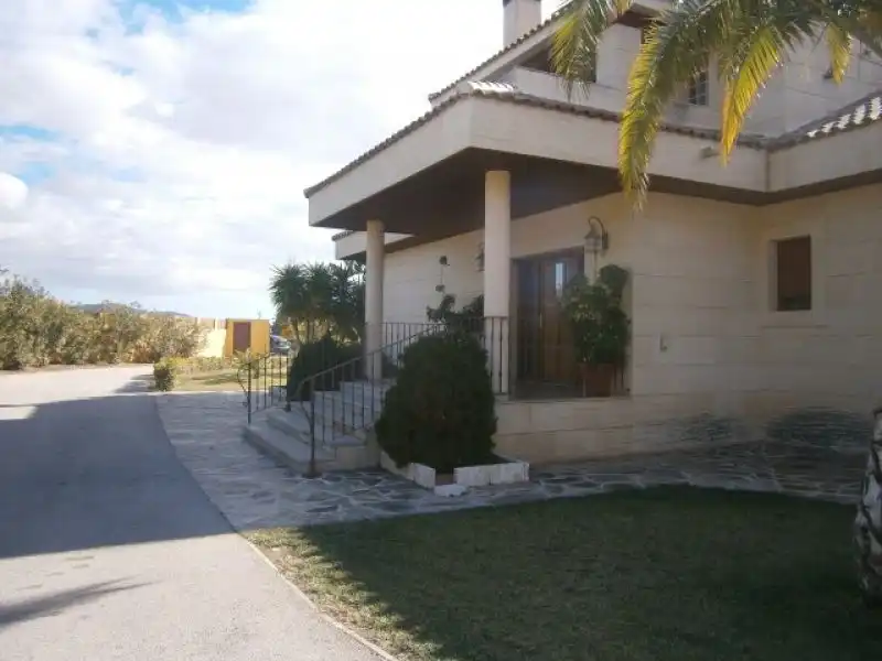 Casa o xalet en venda en Novelda amb Aire condicionat, Calefacció i Jardí privat