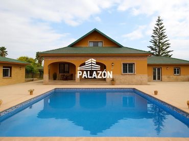 Xalet amb piscina en venda a Catral
