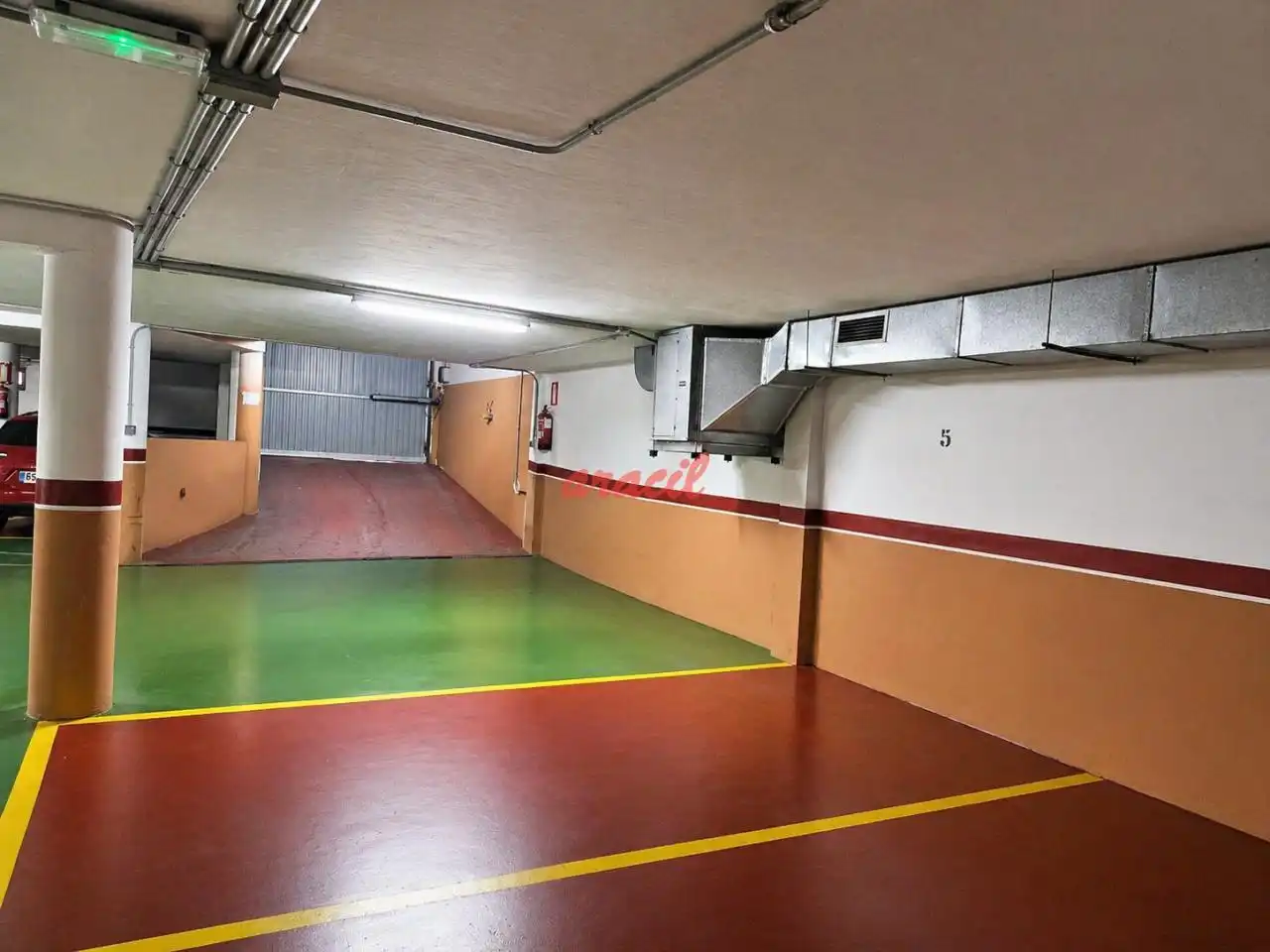 Aparcament de Apartament de lloguer en Ourense Capital  amb Calefacció, Traster i Moblat