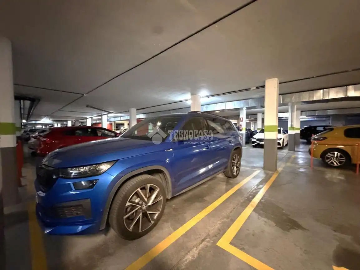 Parking de Piso en venta en Alcalá de Henares con Calefacción, Terraza y Trastero