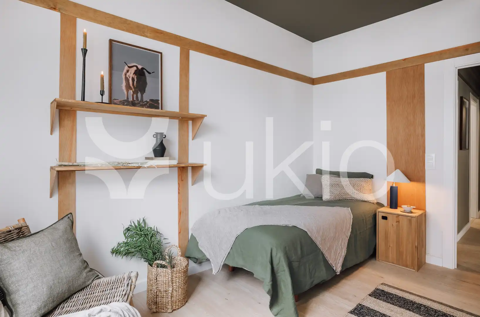 Dormitori de Apartament de lloguer en Barcelona amb Aire condicionat, Calefacció i Moblat