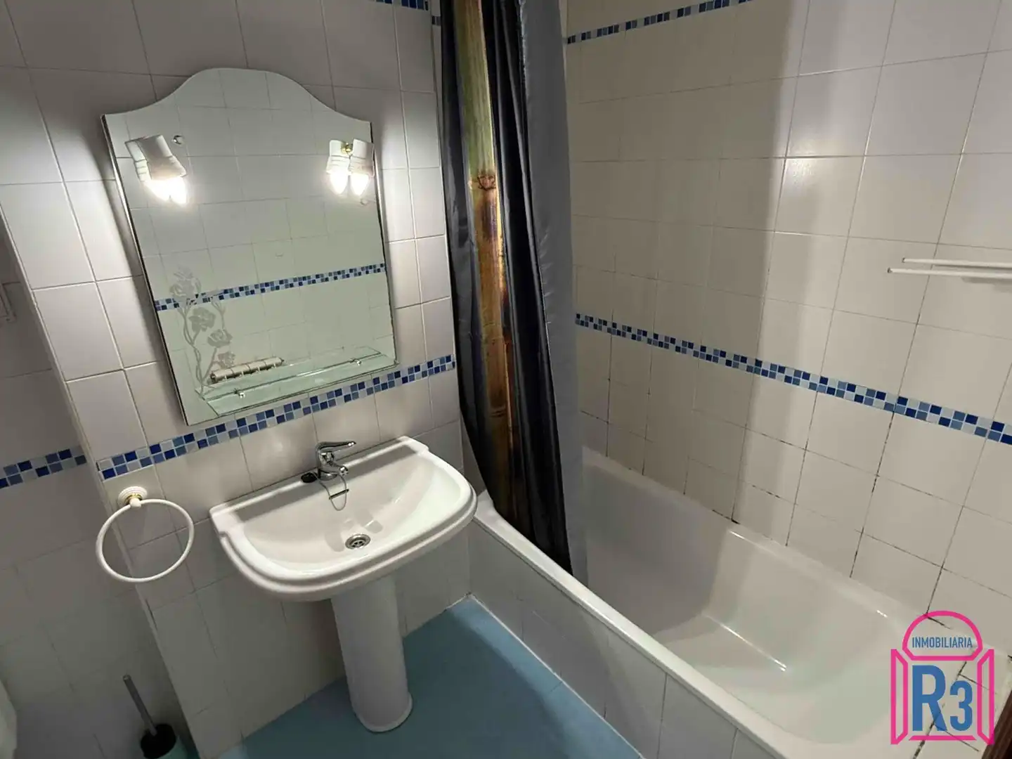 Bany de Apartament de lloguer en Villaquilambre amb Calefacció, Traster i Moblat