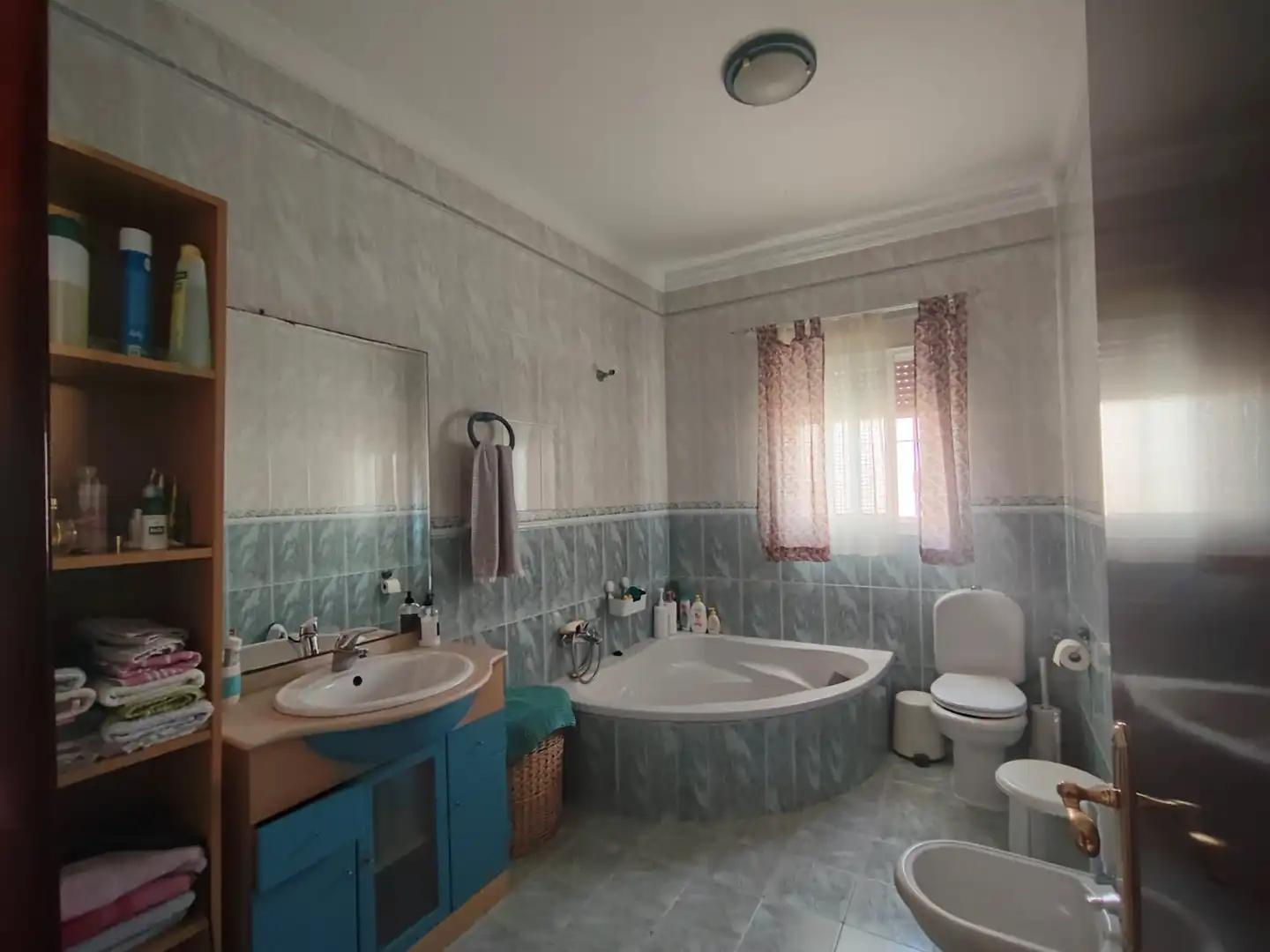 Bathroom of Houses for sale in Chiclana de la Frontera  with Private garden, Oven and Washing machine