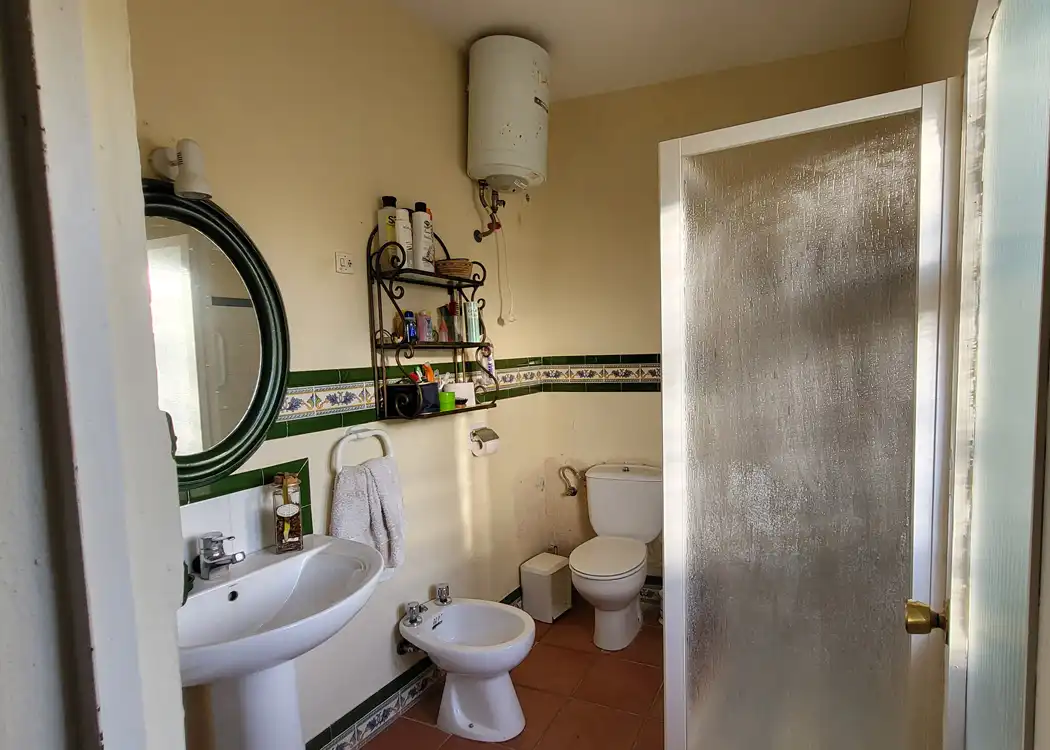Baño de Finca rústica en venta en Montellano con Jardín privado, Terraza y Amueblado