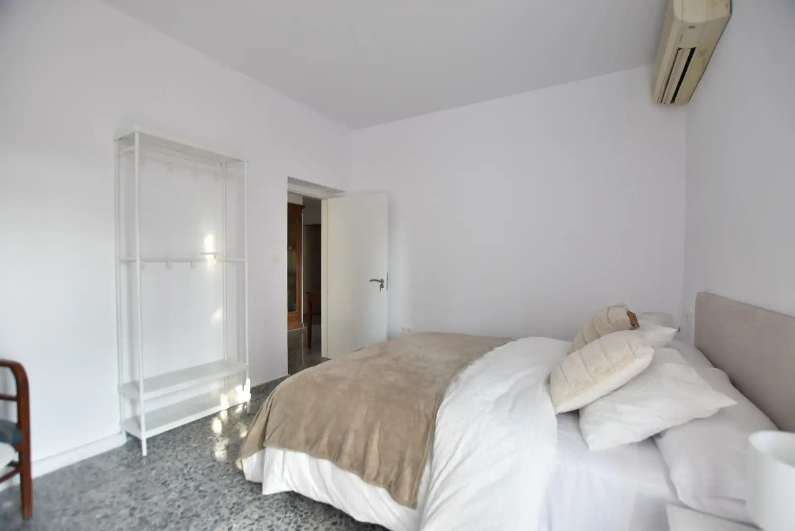 Dormitori de Casa o xalet de lloguer en Granada amb Aire condicionat, Terrassa i Piscina