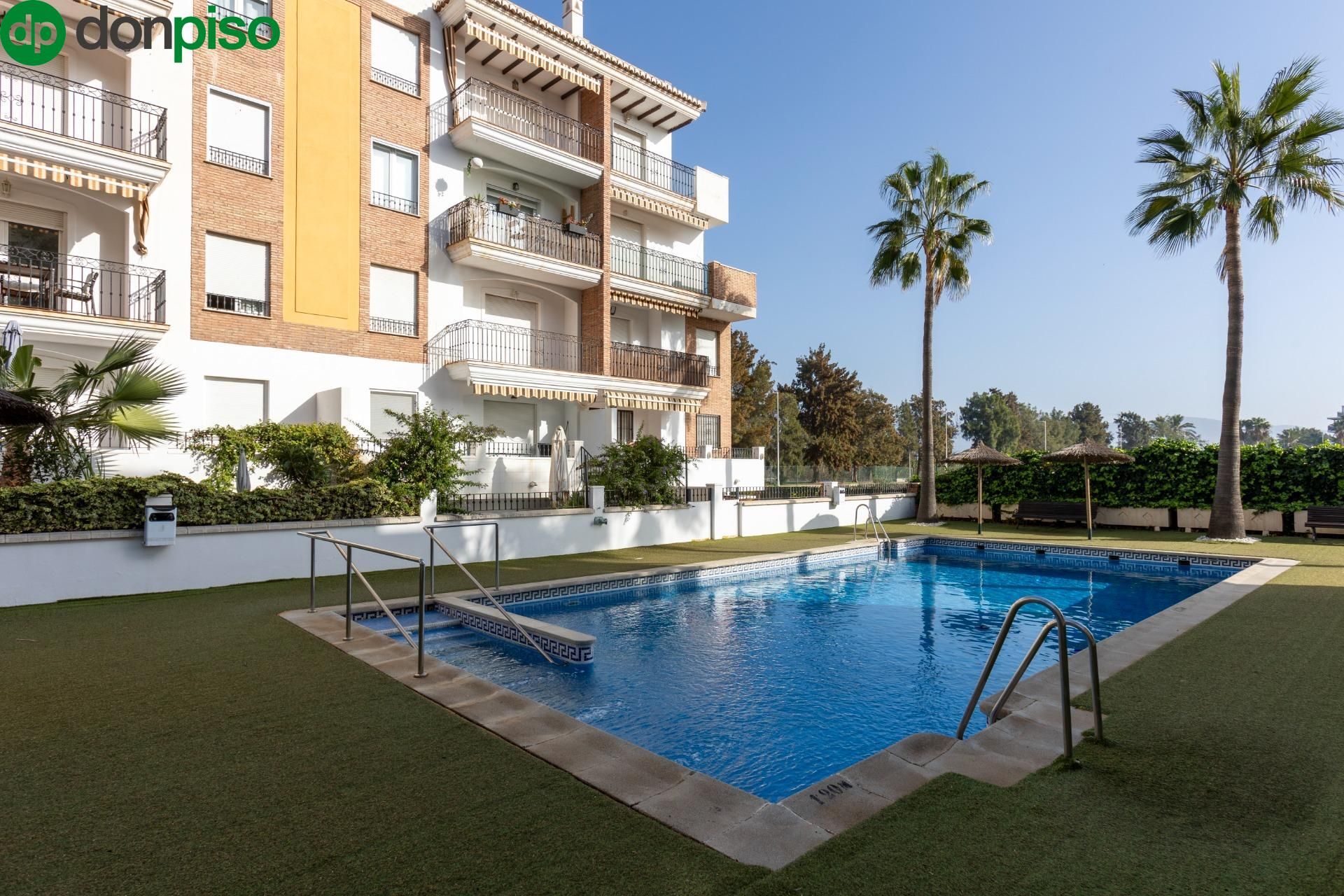 Piscina de Piso en venta en Motril con Trastero y Piscina comunitaria