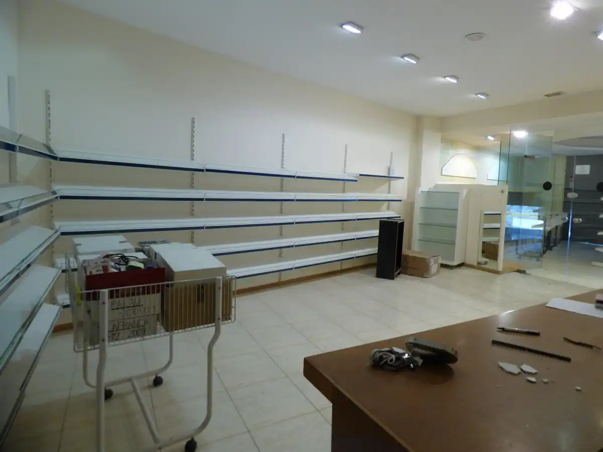 Locale commerciale in vendita a Vilanova del Camí, imagen 2
