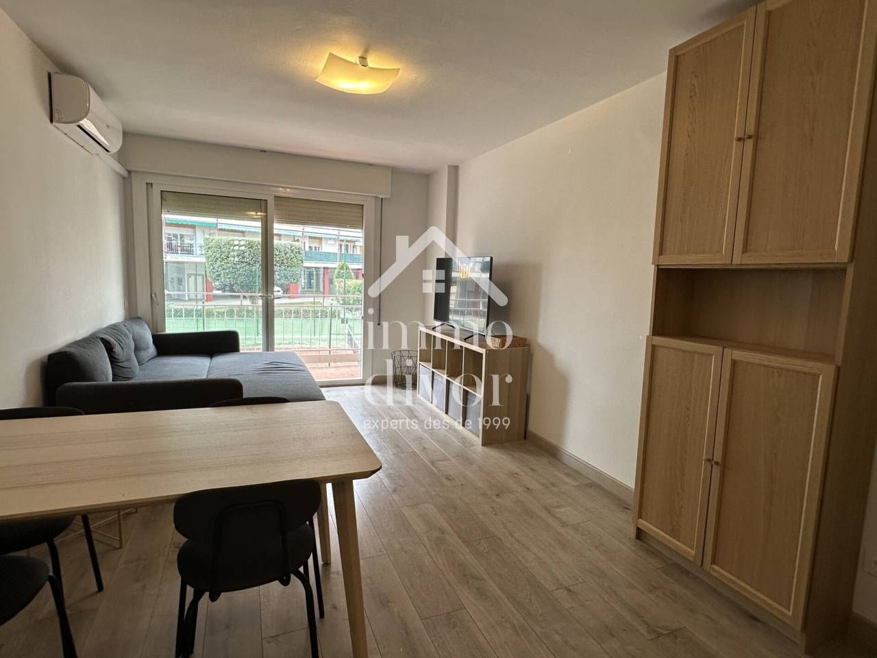 Sala d'estar de Pis en venda en Sant Andreu de Llavaneres amb Aire condicionat, Parquet i Balcó