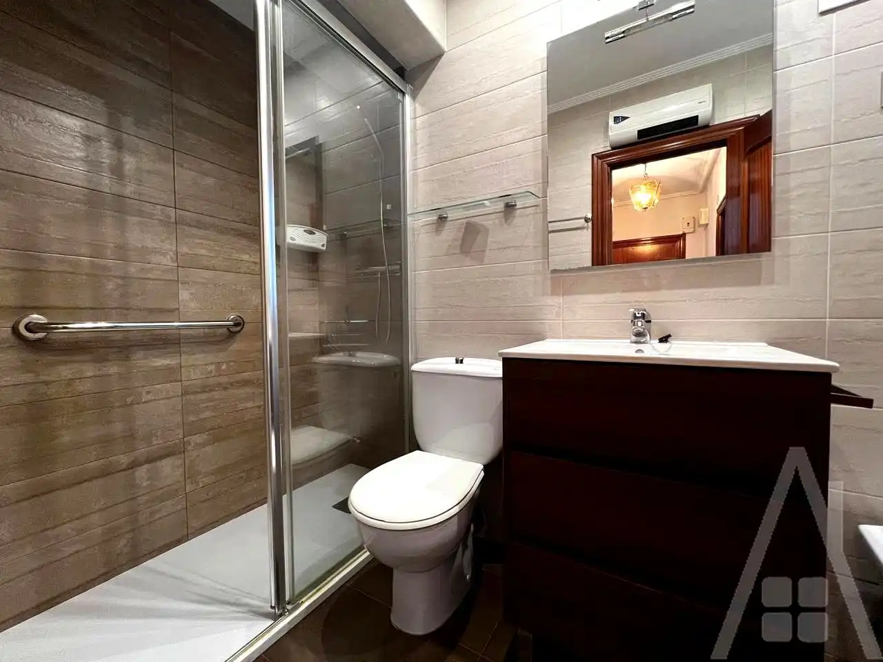 Baño de Piso en venta en Etxebarri con Parquet, Terraza y Amueblado