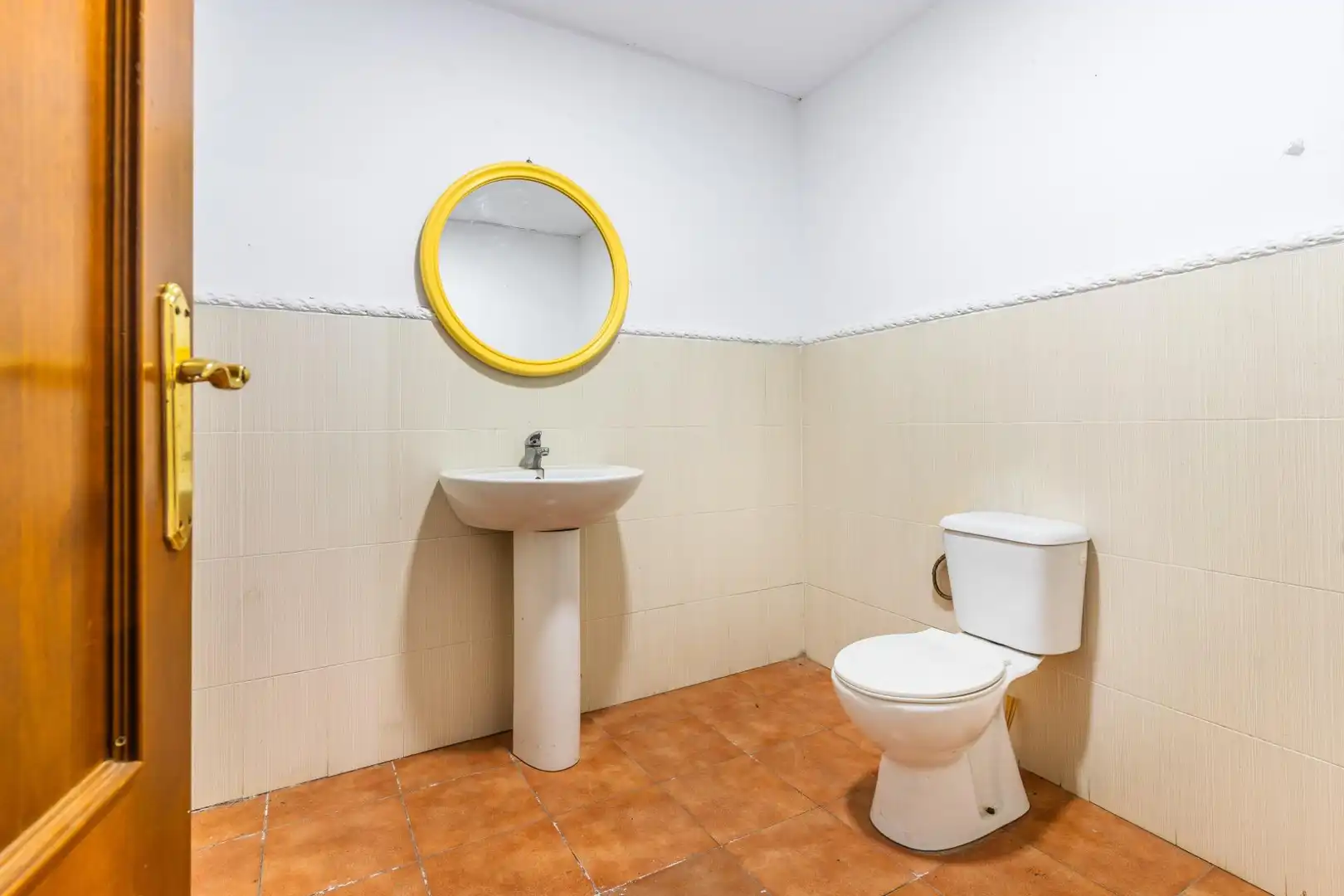 Badezimmer von Fabrikhallen zum Verkauf in San Fernando