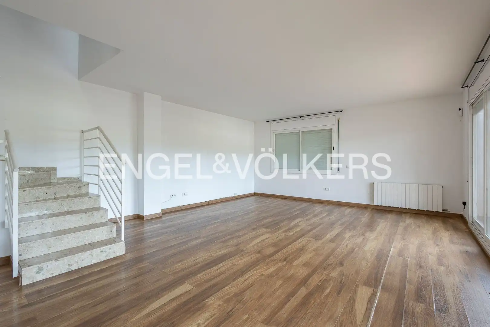 Sala de estar de Casa o chalet en venta en Vallirana con Calefacción, Jardín privado y Parquet