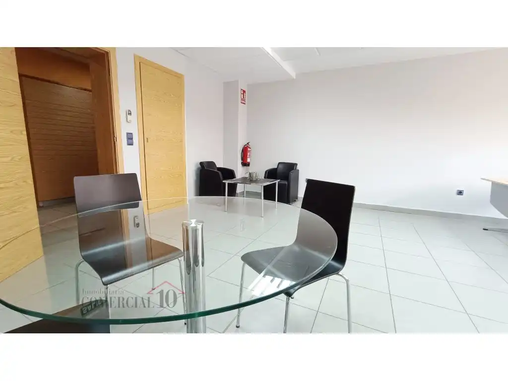 Office space with lift to rent in Calle Luis Alvarez Lencero, imagen 6