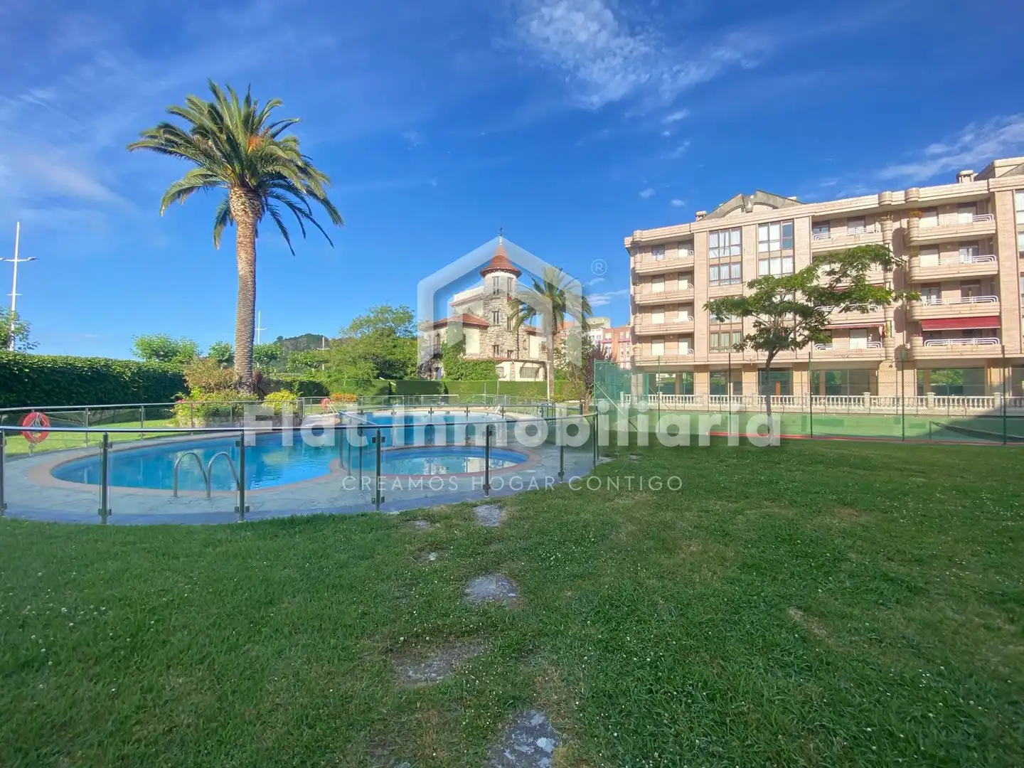 Vista exterior de Piso en venta en Castro-Urdiales con Calefacción, Parquet y Terraza