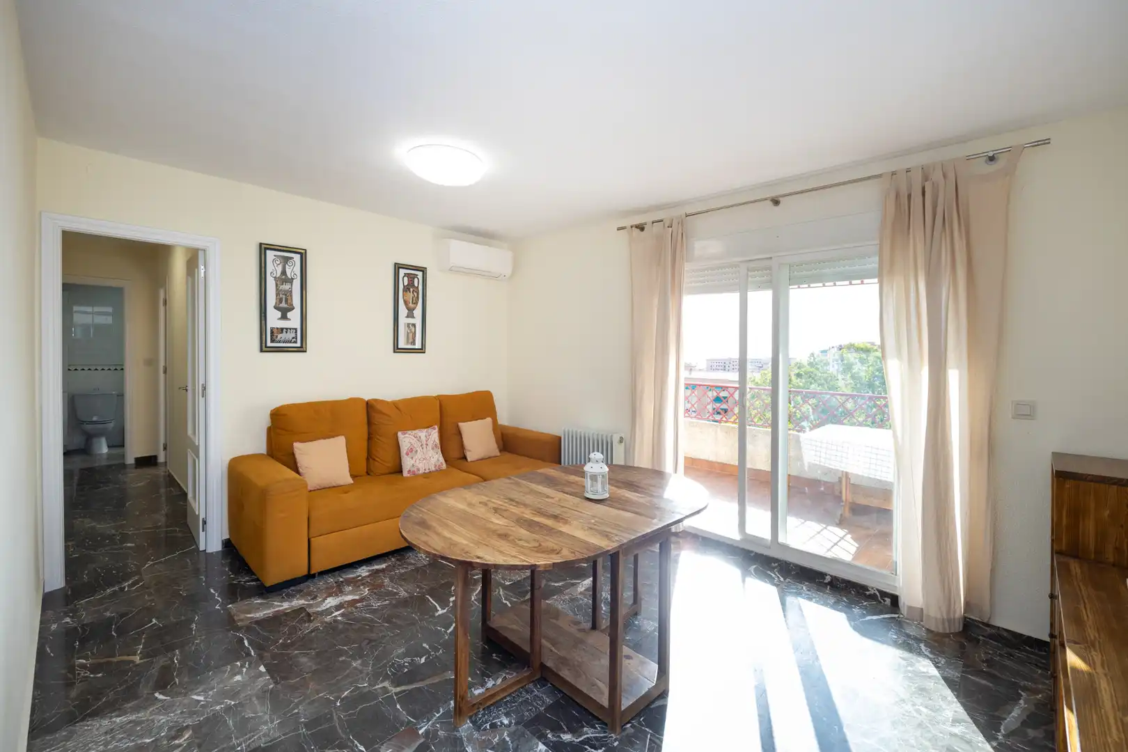 Living room of Flat for rent in Granada  with Air Conditioner, Heating and Terrace