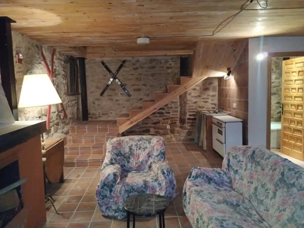 Casa adosada en venda en Pineda de la Sierra amb Calefacció