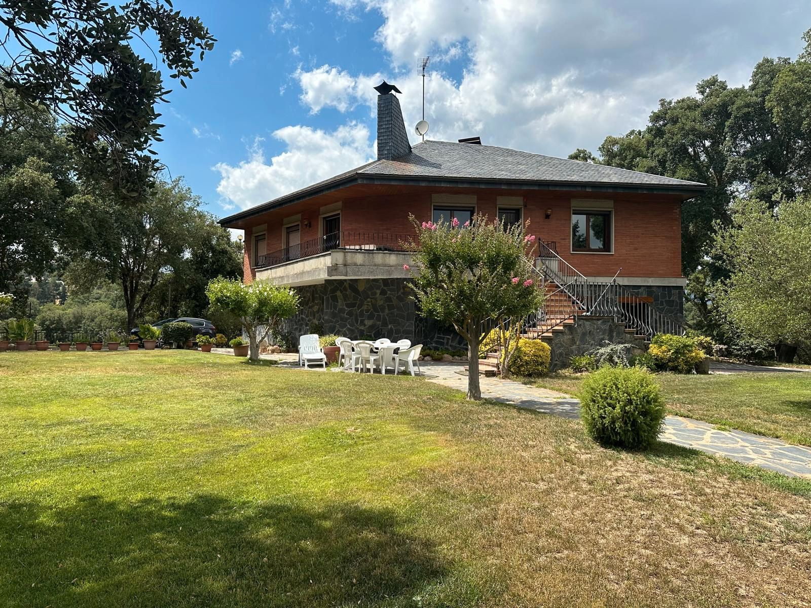 Vista exterior de Casa o xalet de lloguer en Vallgorguina amb Aire condicionat, Calefacció i Jardí privat