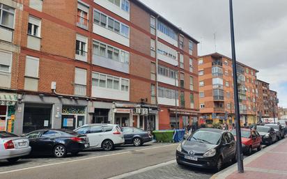 Exterior view of Flat for sale in Valladolid Capital  with Heating, Storage room and Furnished