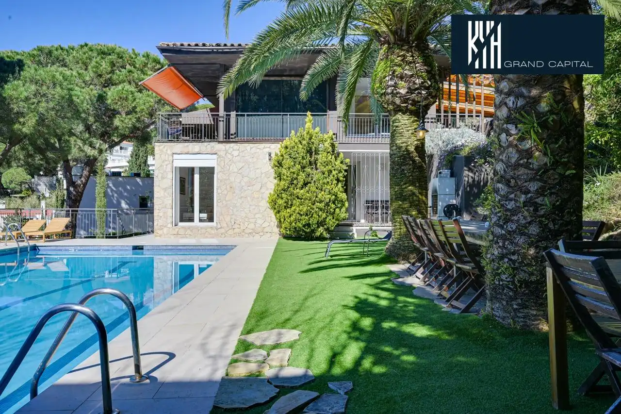 Detached house with pool for sale in Carrer Carrer Alexandria, imagen 4