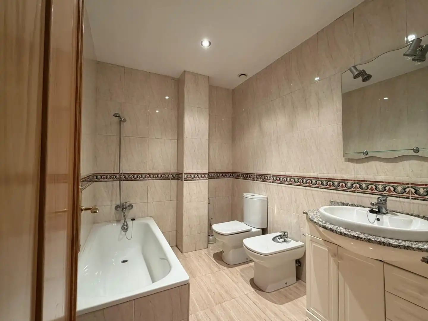 Baño de Apartamento en venta en Ponferrada con Calefacción y Trastero