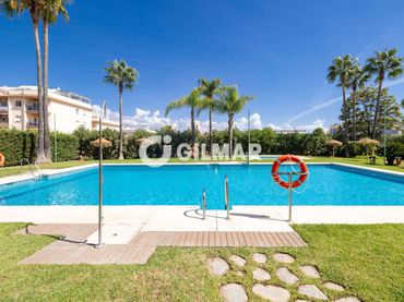 Apartament amb balcó en venda a Estepona Pueblo