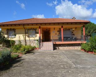 Vista exterior de Casa o xalet en venda en Higuera de las Dueñas amb Calefacció, Jardí privat i Moblat