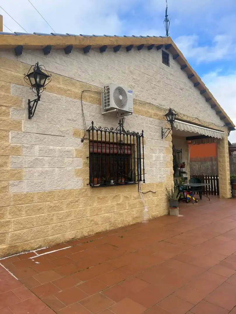 Vista exterior de Casa o xalet en venda en Jaén amb Aire condicionat, Traster i Moblat